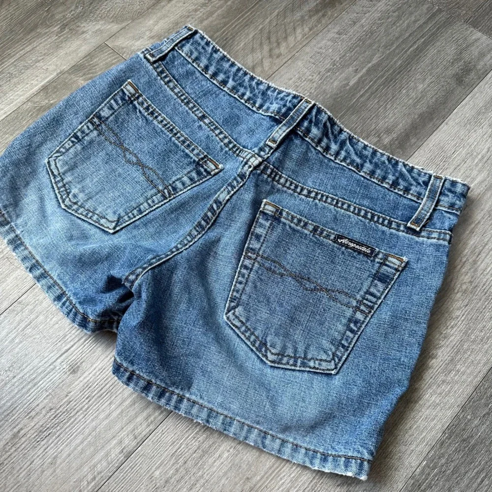 Y2K Aeropostale Blue Denim Shorts Women's 3/4 Mid Rise Raw Hem Pockets